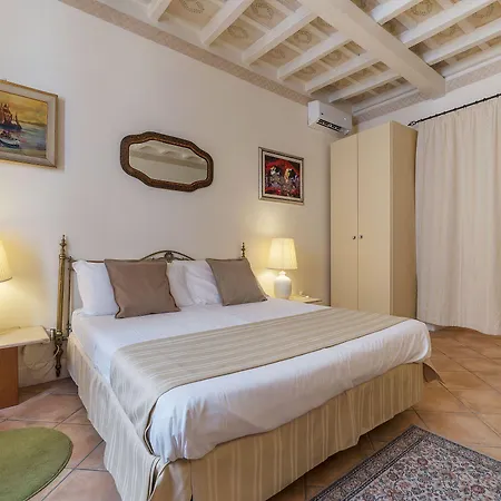 Fontanella Borghese 1bd Апартаменты